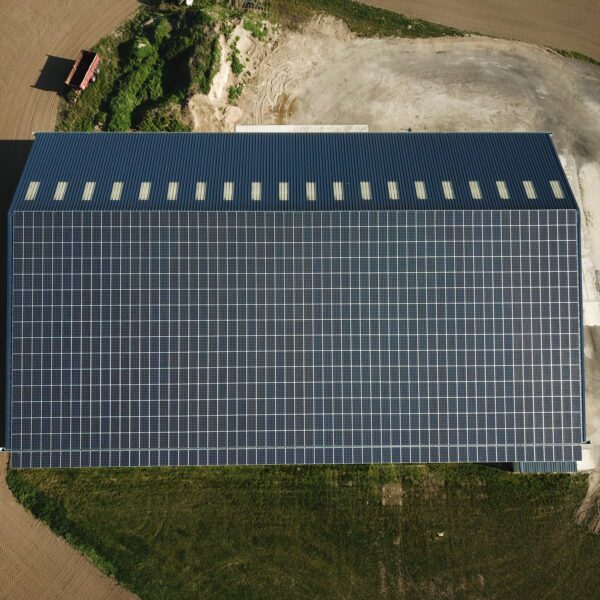 découvrez comment les bâtiments agricoles solaires transforment l'agriculture durable. optimisez votre production tout en réduisant votre empreinte carbone grâce à des solutions énergétiques innovantes et écologiques.