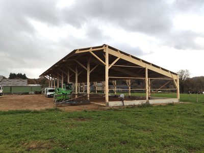 découvrez les avantages du bâtiment en bois équipé de panneaux photovoltaïques : une construction durable, respectueuse de l'environnement et économiquement avantageuse. optimisez votre consommation d'énergie tout en contribuant à la transition énergétique avec des solutions écologiques.
