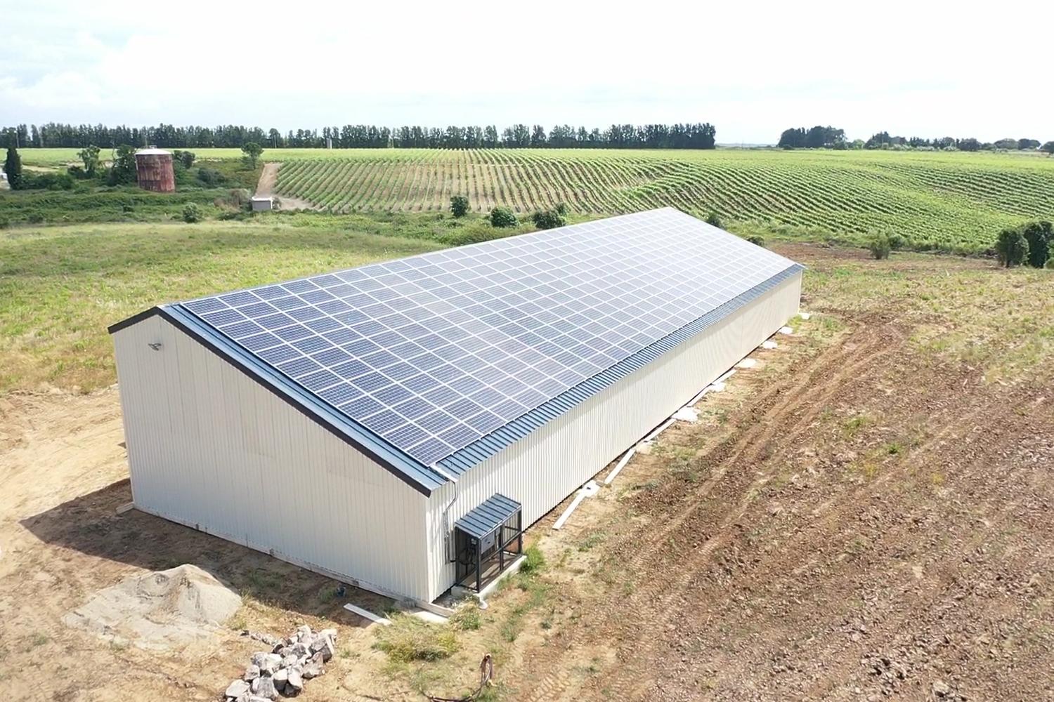 découvrez notre bâtiment monopente solaire économique, une solution innovante et durable pour vos besoins en construction. optimisez votre espace tout en réduisant vos coûts énergétiques grâce à cette conception moderne et écologique.