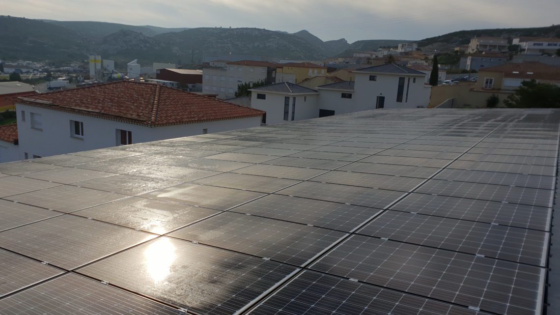 découvrez notre bâtiment photovoltaïque de 100 kwc, une solution innovante et écologique pour produire votre propre énergie renouvelable. idéal pour les entreprises soucieuses de leur empreinte carbone, ce système performant optimise la consommation d'énergie et réduit les coûts sur le long terme. investissez dans un avenir durable avec nos installations clé en main.
