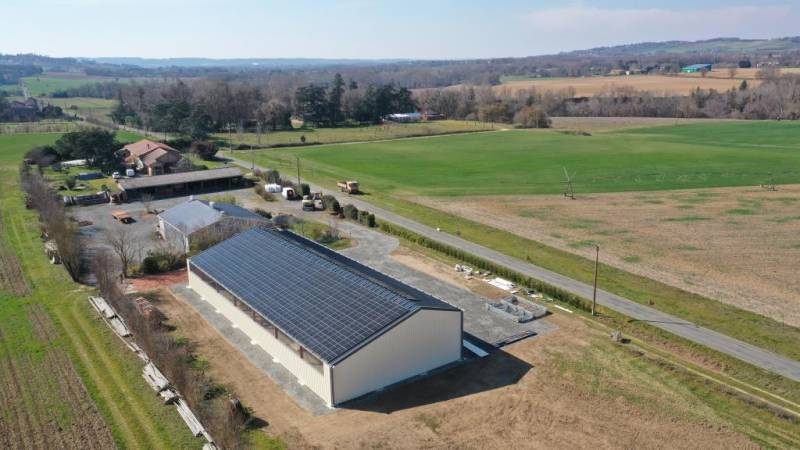 découvrez comment bénéficier d'un bâtiment photovoltaïque agricole gratuit pour optimiser votre production tout en réduisant vos coûts énergétiques. explorez les avantages, les subventions disponibles et transformez votre exploitation grâce à des solutions écologiques et rentables.