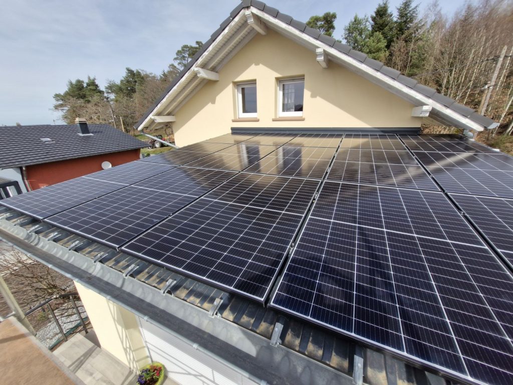 découvrez notre bâtiment photovoltaïque attractif, conçu pour allier performance énergétique et esthétique moderne. optez pour une solution durable et innovante qui valorise vos espaces tout en réduisant votre empreinte écologique.