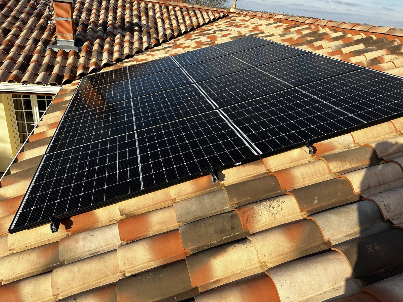 découvrez notre bâtiment photovoltaïque en kit, une solution innovante et écologique pour produire votre propre énergie solaire. facile à assembler et conçu pour maximiser l'efficacité énergétique, ce kit vous permet de créer un espace durable et autonome. parfait pour les particuliers et les professionnels souhaitant réduire leur empreinte carbone.