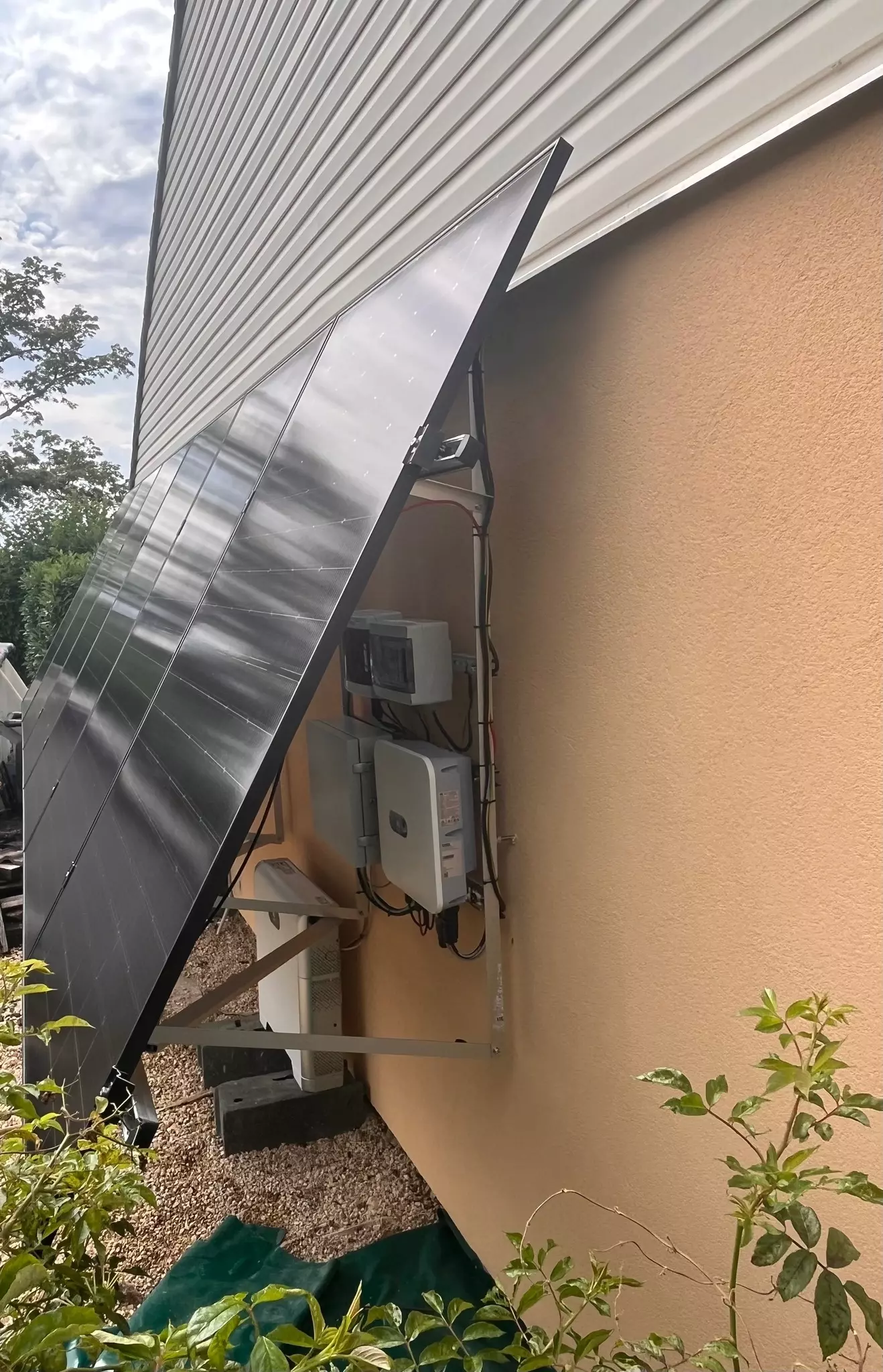 découvrez notre bâtiment photovoltaïque en kit, une solution innovante et durable pour vous aider à produire votre propre énergie solaire. facile à assembler et adaptable à vos besoins, ce kit vous permettra de réduire vos factures d'électricité tout en contribuant à la protection de l'environnement.