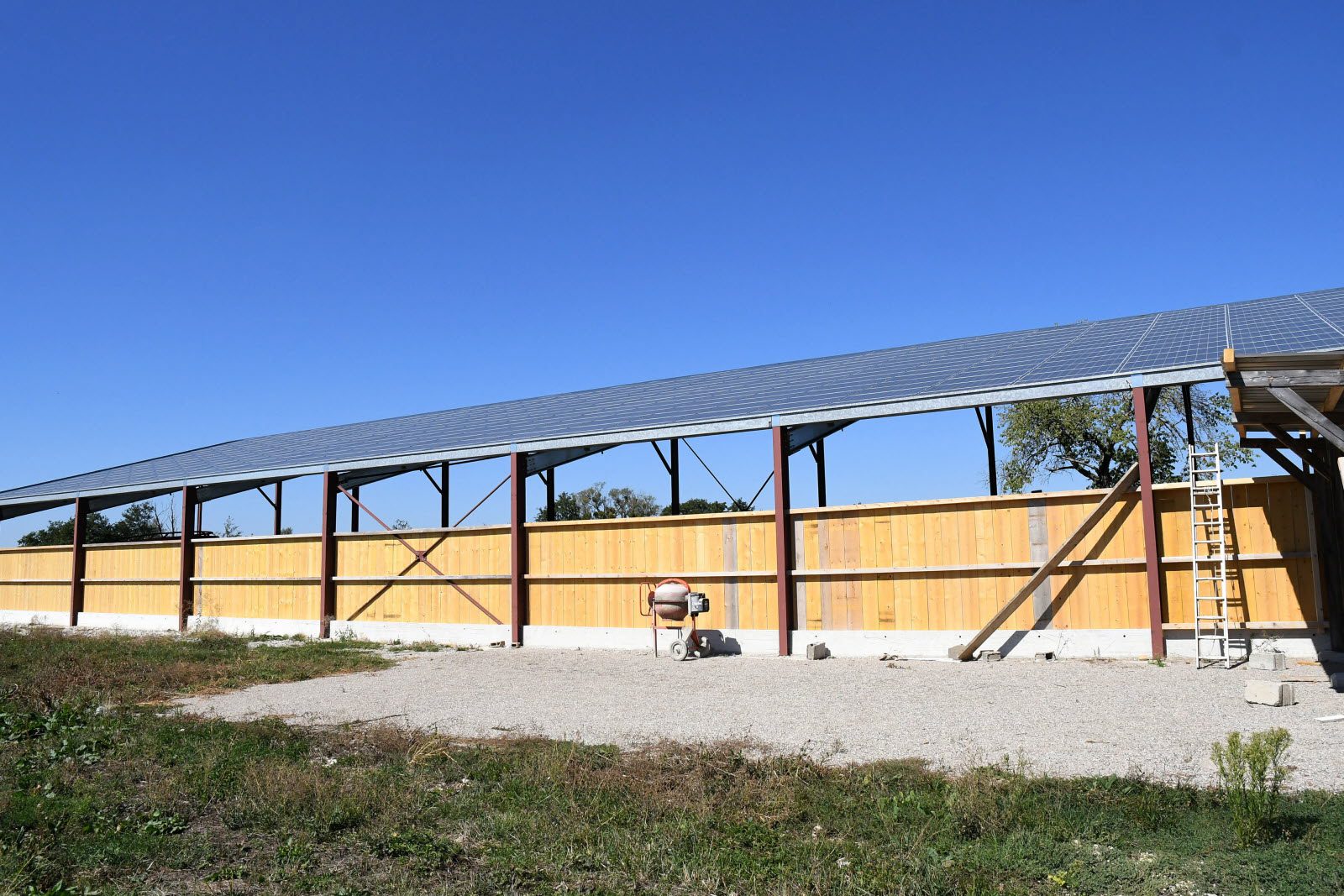 découvrez les avantages des bâtiments agricoles photovoltaïques triangulaires. alliant innovation et durabilité, ces structures optimisent la production d'énergie solaire tout en répondant aux besoins des exploitations agricoles modernes.