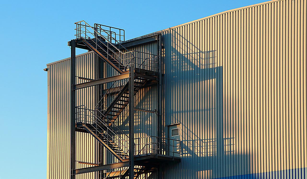 découvrez nos solutions innovantes pour la construction de bâtiments industriels photovoltaïques, alliant performance énergétique et durabilité. optimisez votre espace tout en contribuant à la transition énergétique grâce à des infrastructures modernes et écologiques.