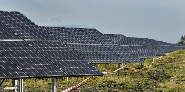 découvrez les nombreux bénéfices des systèmes photovoltaïques pour les entreprises industrielles. maximisez vos économies d'énergie, réduisez votre empreinte carbone et améliorez votre image de marque grâce à des solutions d'énergie renouvelable innovantes et durables.