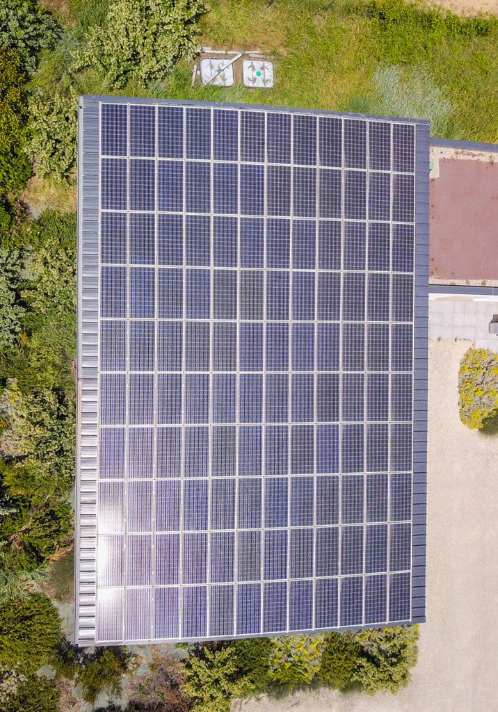 découvrez les avantages des systèmes photovoltaïques dans le secteur industriel. optimisez vos coûts énergétiques, réduisez votre empreinte carbone et valorisez votre image d'entreprise grâce à des solutions solaires innovantes et durables.