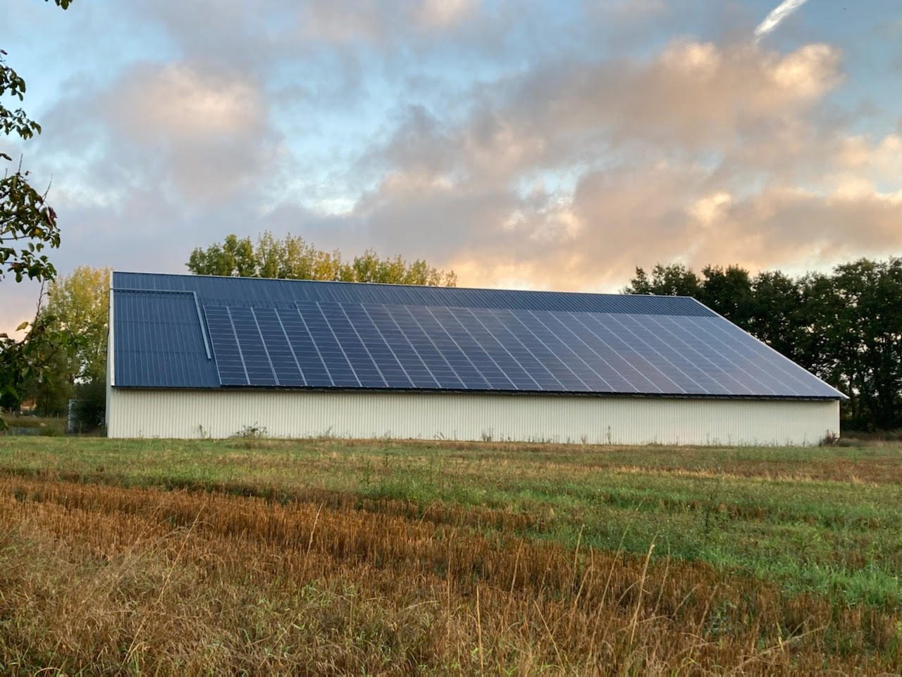 découvrez notre comparatif des hangars photovoltaïques 2023, une analyse approfondie des différents modèles, avantages, inconvénients et prix pour vous aider à choisir la meilleure option pour votre projet d'énergie solaire.