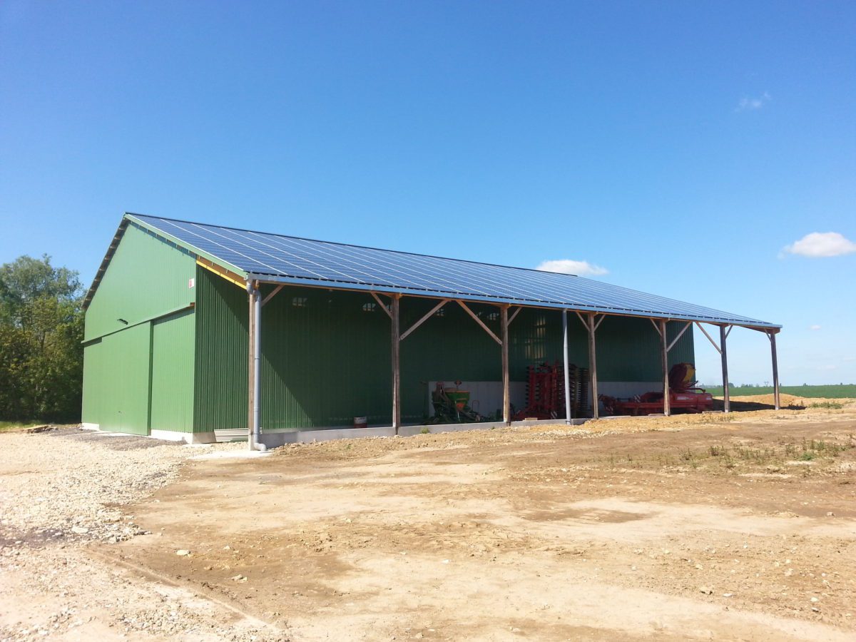 découvrez notre comparatif complet des solutions photovoltaïques adaptées aux bâtiments agricoles. analysez les performances, les coûts et les avantages de chaque option pour optimiser votre consommation d'énergie et réduire votre empreinte carbone.