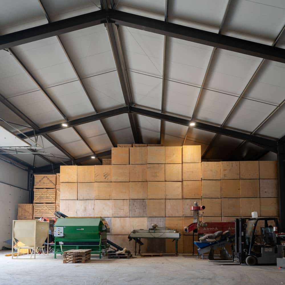 découvrez des solutions innovantes et durables pour la construction de bâtiments agricoles, adaptées à vos besoins spécifiques. optimisez votre espace de travail tout en respectant l'environnement.