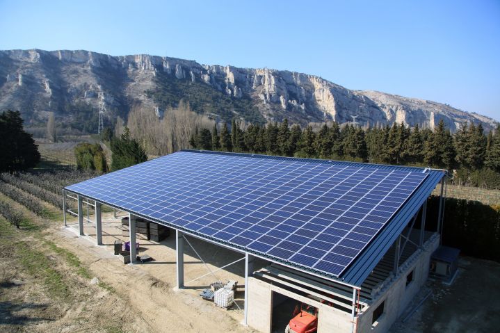 découvrez nos services de construction de hangars photovoltaïques, alliant durabilité et efficacité énergétique. bénéficiez d'un espace optimisé tout en contribuant à la transition énergétique grâce à des solutions solaires innovantes.