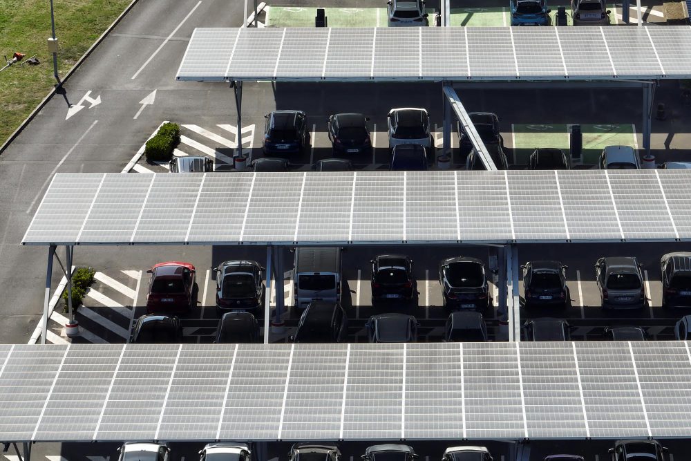 découvrez le coût et la rentabilité d'un hangar photovoltaïque. analysez les investissements nécessaires, les économies d'énergie, ainsi que les avantages financiers à long terme d'une installation solaire sur votre bâtiment. optimisez votre choix énergétique tout en contribuant à la transition écologique.