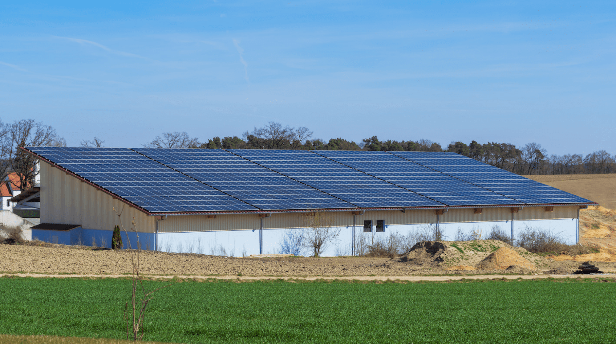 découvrez les coûts associés à la construction d'un hangar agricole équipé de panneaux photovoltaïques. optimisez votre investissement en énergie renouvelable tout en bénéficiant d'un espace de travail fonctionnel et durable.