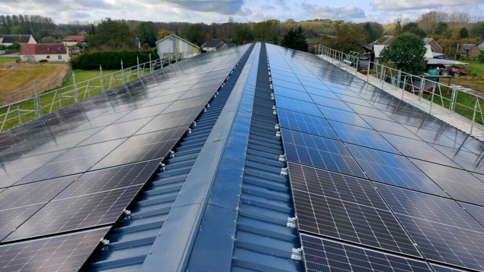 découvrez notre guide complet sur le dimensionnement photovoltaïque agricole, qui vous aidera à optimiser la production d'énergie solaire pour vos activités agricoles. apprenez à évaluer vos besoins en énergie, à choisir le système adapté et à maximiser vos économies tout en contribuant à un développement durable.