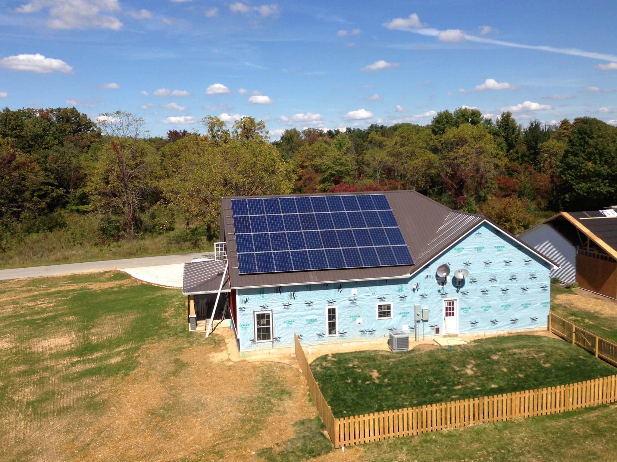 découvrez notre guide complet sur le dimensionnement photovoltaïque pour hangars, optimisant la production d'énergie solaire tout en répondant aux besoins spécifiques de votre espace. transformez votre hangar en une source d'énergie durable et rentable.