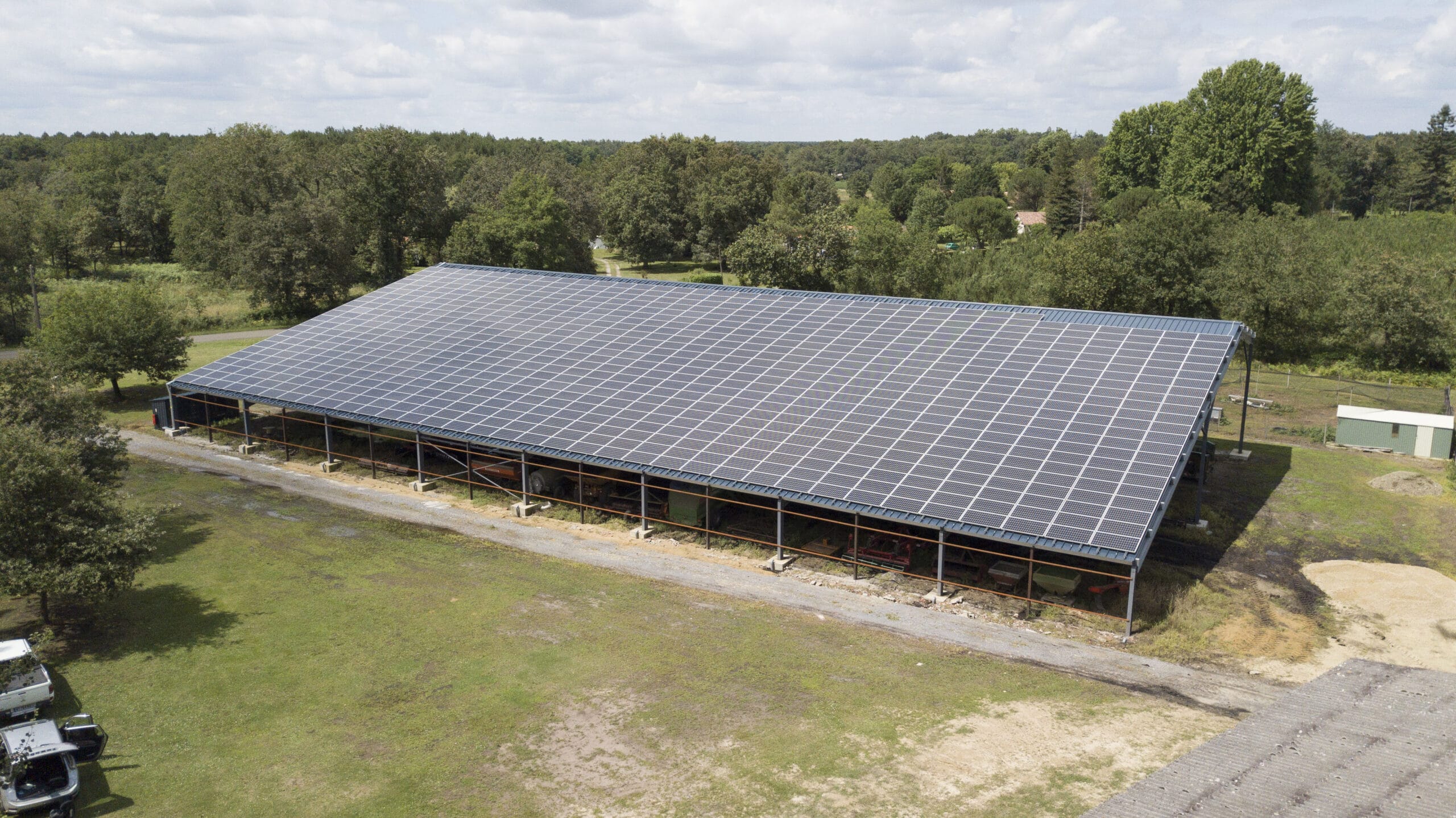 découvrez les meilleurs emplacements pour l'installation de hangars agricoles équipés de panneaux photovoltaïques. optimisez votre production tout en contribuant à la transition énergétique grâce à des solutions adaptées à vos besoins.