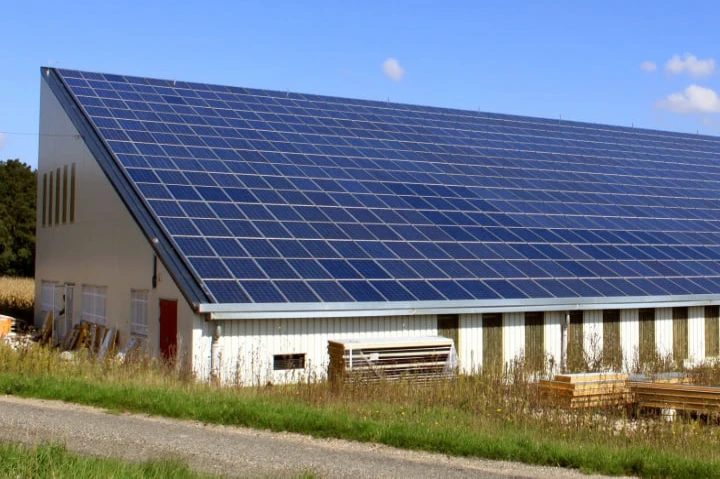 découvrez les meilleurs emplacements pour installer un hangar photovoltaïque. optimisez votre production d'énergie solaire grâce à des conseils pratiques sur l'orientation, l'exposition et l'intégration paysagère.