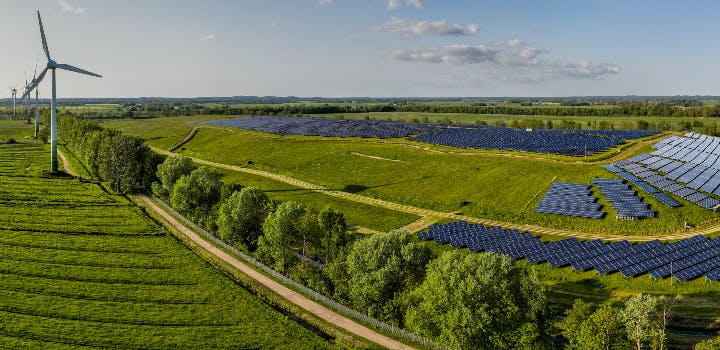 découvrez l'importance des énergies renouvelables pour un avenir durable. apprenez comment ces sources d'énergie, comme le solaire, l'éolien et l'hydraulique, contribuent à réduire les émissions de carbone et à protéger notre planète, tout en offrant des solutions économiques et innovantes.