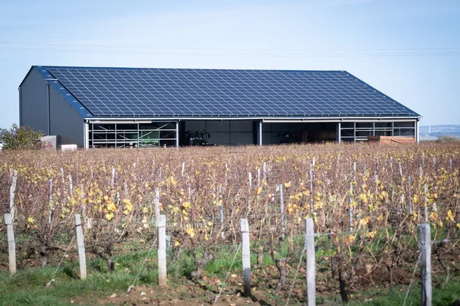 découvrez comment les énergies renouvelables transforment le secteur agricole en france. explorez les solutions durables pour réduire l'empreinte carbone tout en améliorant la rentabilité des exploitations agricoles.