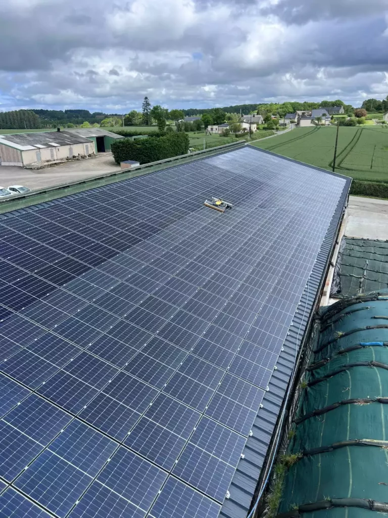 découvrez l'importance de l'entretien d'un hangar photovoltaïque pour garantir une performance optimale et prolonger la durée de vie de vos installations solaires. apprenez les meilleures pratiques et conseils pour un suivi efficace.