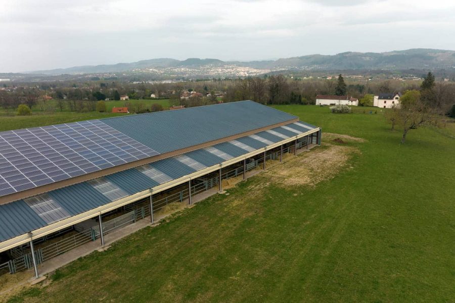 découvrez nos services d'entretien spécialisés pour hangars photovoltaïques. assurez le bon fonctionnement de vos installations solaires et optimisez leur performance grâce à notre expertise professionnelle. prolongez la durée de vie de vos panneaux et maximisez votre rendement énergétique.