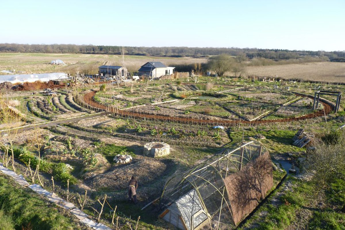 découvrez le concept innovant de la ferme autonome : un modèle d'agriculture durable alliant technologie et respect de l'environnement. apprenez comment ces exploitations indépendantes utilisent des systèmes intelligents pour optimiser la production, réduire les déchets et favoriser la biodiversité.