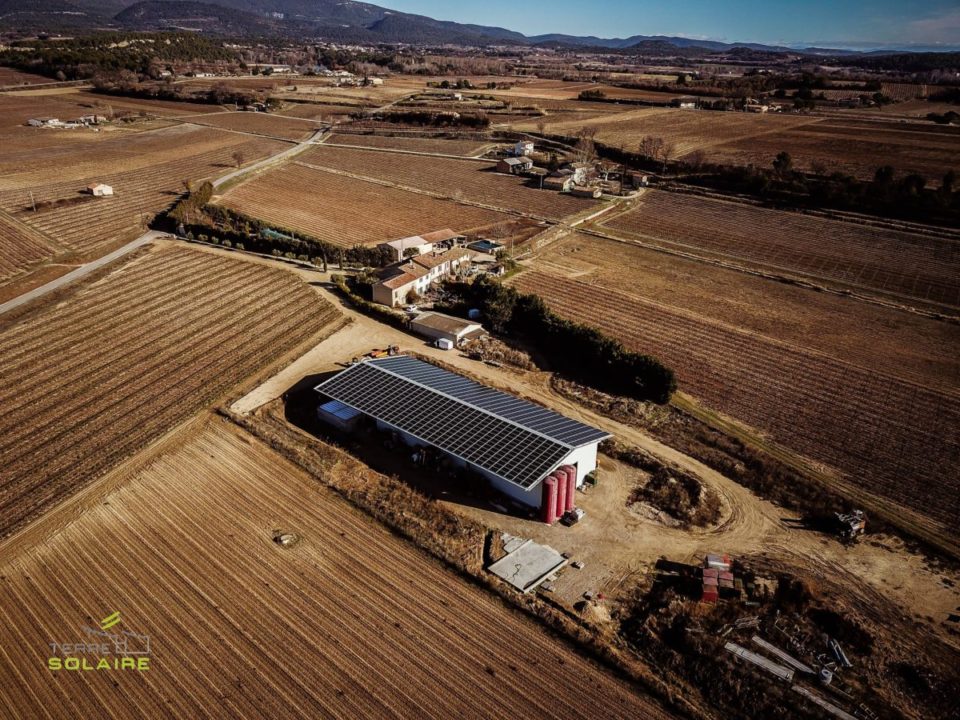 découvrez les solutions de financement adaptées pour la construction de hangars agricoles équipés de panneaux photovoltaïques. optimisez votre investissement tout en bénéficiant d'énergies renouvelables pour une agriculture durable.