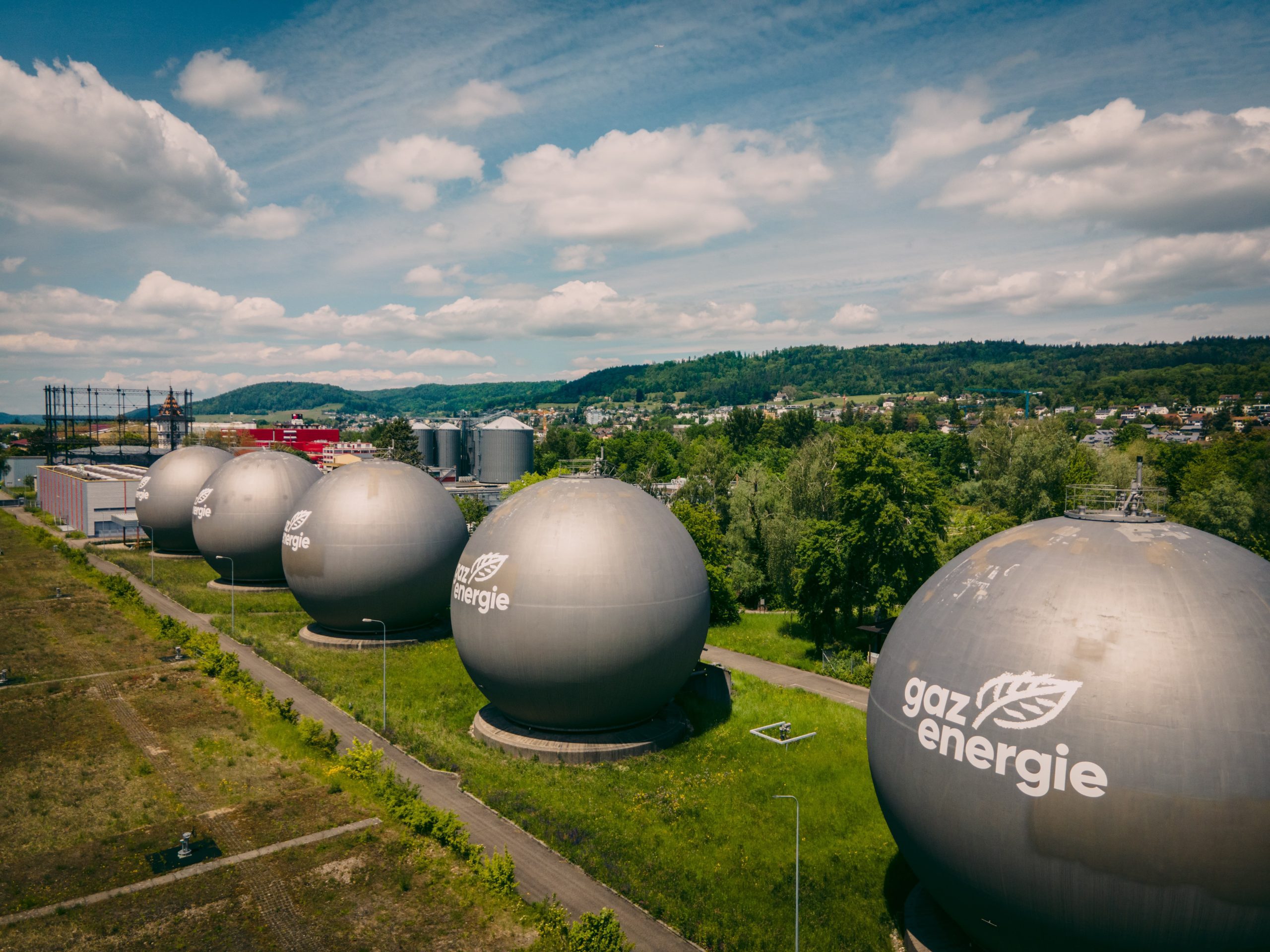 découvrez les dernières avancées et les perspectives d'avenir de la fusion énergétique, une technologie prometteuse pour une production d'énergie durable et sans émissions. plongez dans l'état actuel de la recherche et les défis à relever pour réaliser cet objectif ambitieux.
