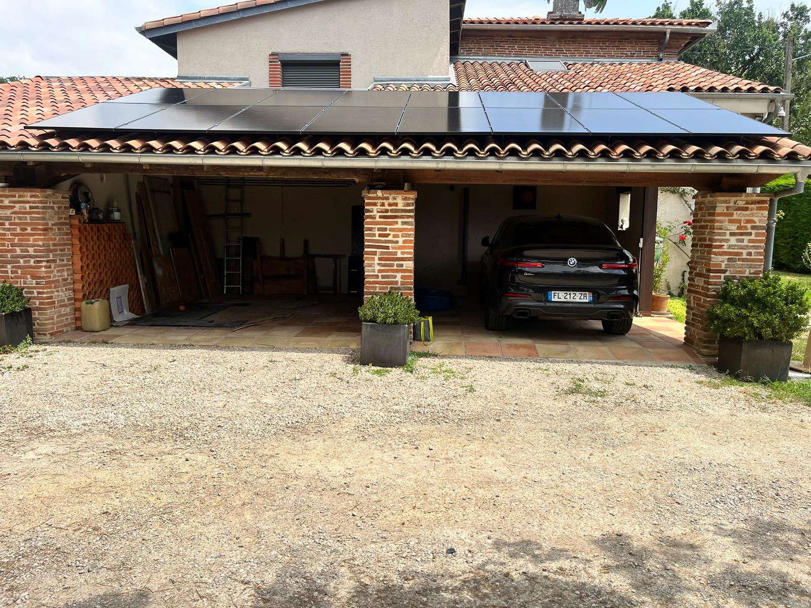 découvrez notre garage photovoltaïque, une solution innovante alliant protection de votre véhicule et production d'énergie solaire. profitez d'une source d'énergie renouvelable tout en préservant votre voiture des intempéries. optez pour un garage écologique et contribuez à un avenir durable.