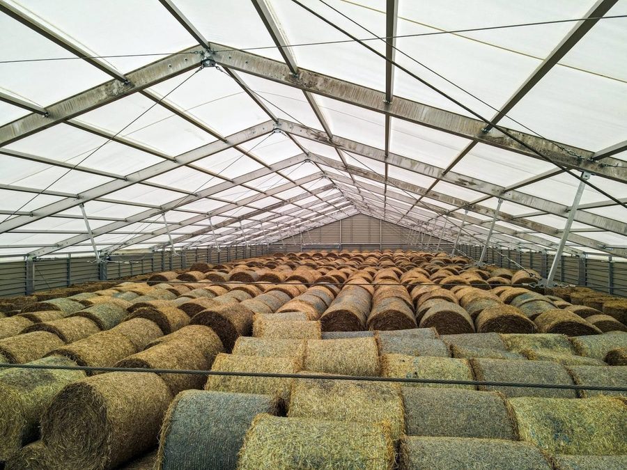 découvrez nos hangars agricoles durables, conçus pour résister aux intempéries tout en respectant l'environnement. optimisez vos espaces de stockage et de travail avec des matériaux écologiques et une construction innovante, alliant fonctionnalité et durabilité.