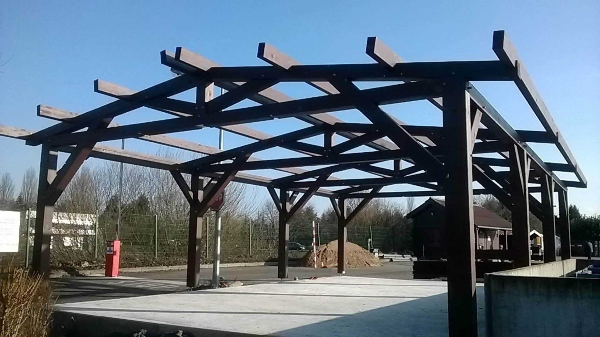 découvrez un hangar agricole durable, conçu pour allier performance et respect de l'environnement. optimisez vos activités agricoles tout en réduisant votre empreinte écologique grâce à des matériaux écoresponsables et des solutions innovantes.