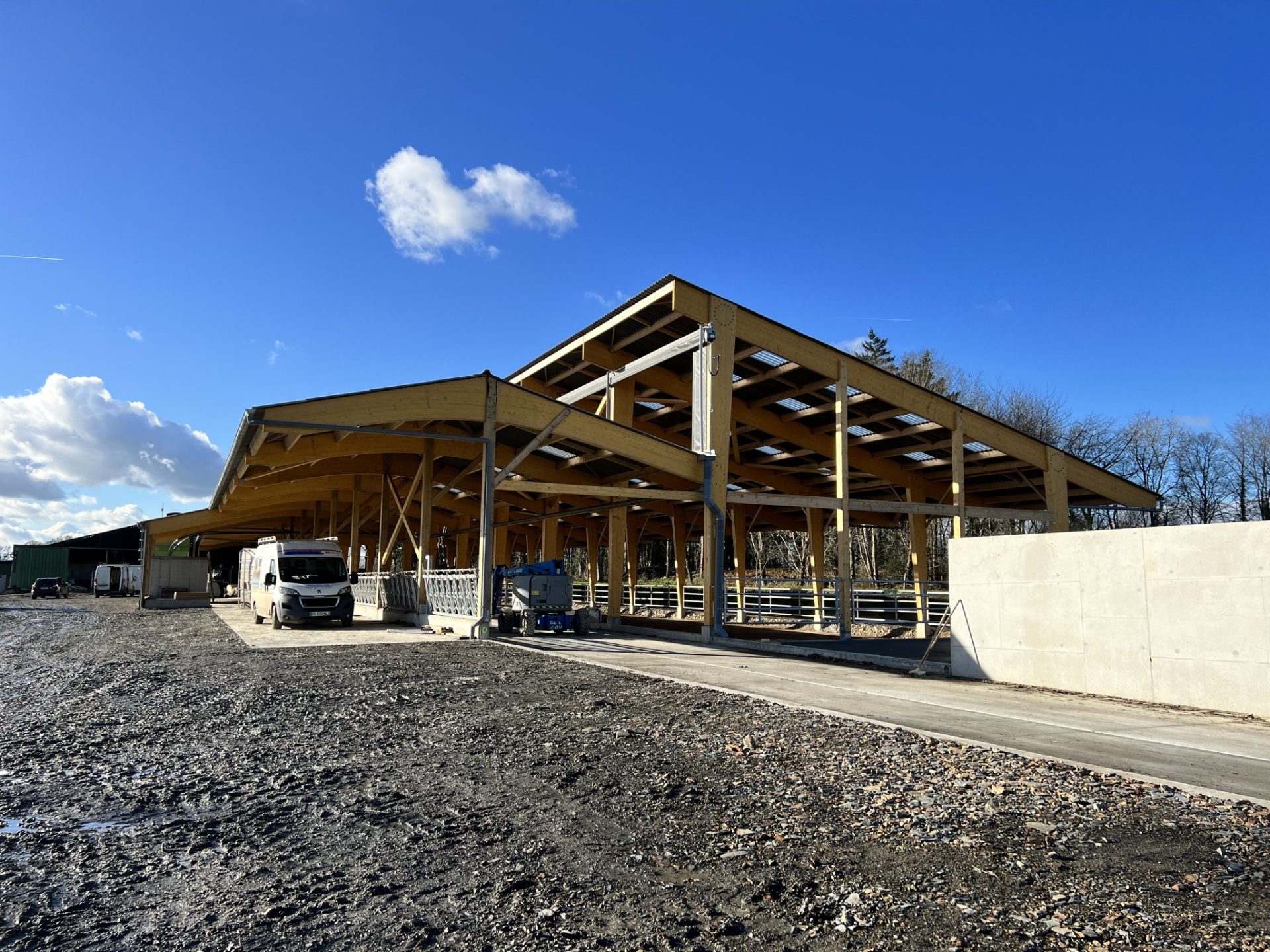 découvrez comment un hangar agricole durable peut transformer votre exploitation en alliant respect de l'environnement et efficacité. nos solutions innovantes réduisent l'empreinte carbone tout en offrant une protection optimale pour vos équipements et vos récoltes.