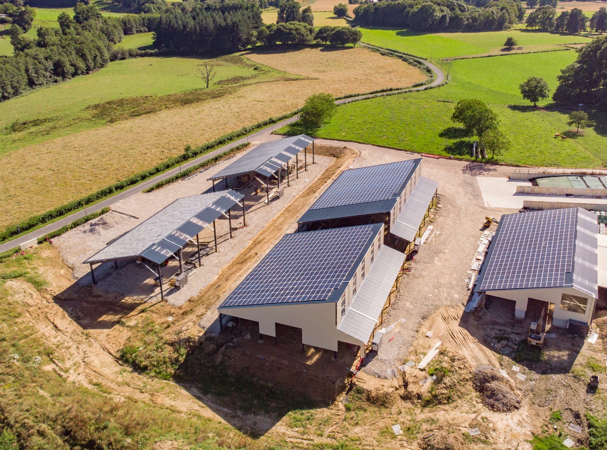découvrez notre hangar agricole durable, alliant efficacité et respect de l'environnement. conçu pour répondre aux besoins des agriculteurs modernes, il offre une solution robuste et écologique pour le stockage et la protection de vos équipements et récoltes. optez pour une construction responsable et performante.