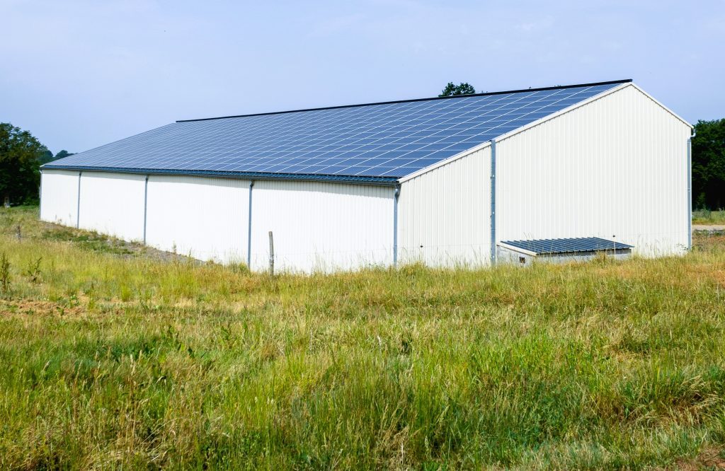 découvrez notre hangar agricole durable, conçu pour résister aux intempéries tout en respectant l'environnement. optimisez vos opérations agricoles avec des matériaux écologiques et une construction-efficient.