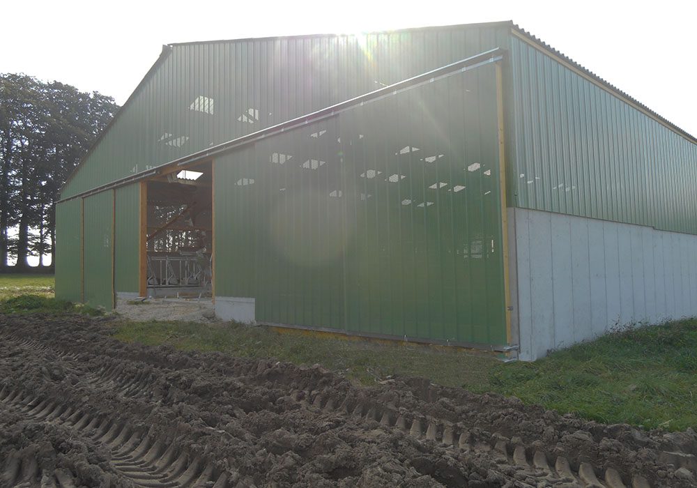 découvrez notre hangar agricole écoresponsable, conçu pour allier performance et respect de l'environnement. profitez d'une construction durable, de matériaux écologiques et de solutions innovantes pour optimiser votre espace de stockage tout en préservant la planète.