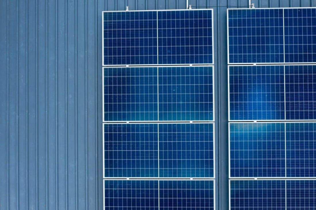 découvrez nos hangars agricoles alliant fonctionnalité et durabilité, accompagnés de terrasses solaires innovantes pour optimiser votre espace extérieur tout en produisant de l'énergie renouvelable. idéal pour les exploitations modernes souhaitant allier agriculture et écologie.