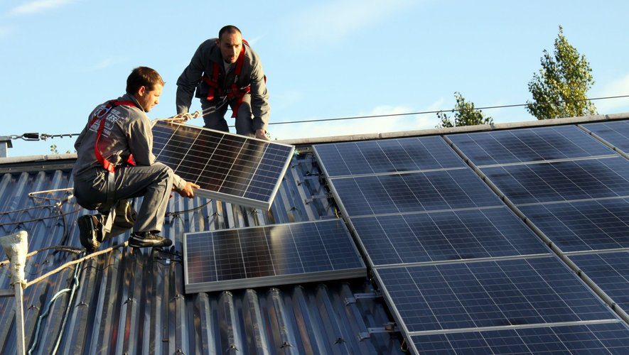 découvrez notre hangar agricole photovoltaïque en aveyron, conçu pour optimiser la production agricole tout en intégrant des solutions énergétiques durables. profitez d'une structure moderne qui génère de l'énergie verte et réduit vos coûts tout en préservant l'environnement.