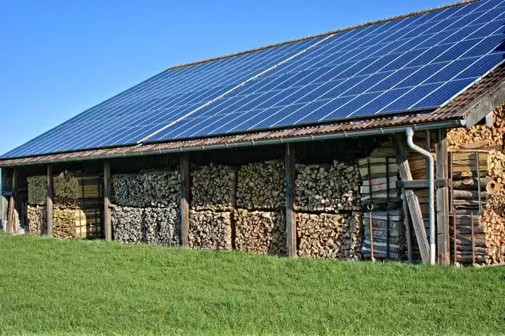 découvrez comment un hangar agricole solaire peut transformer votre exploitation en une solution durable et économique, combinant espace de stockage et production d'énergie renouvelable.