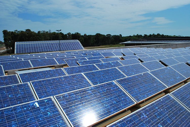 découvrez le hangar photovoltaïque apex, une solution innovante alliant durabilité et efficacité énergétique. optimisez votre espace tout en produisant de l'énergie renouvelable grâce à notre technologie de panneaux solaires de pointe. optez pour une construction respectueuse de l'environnement et réduisez vos coûts énergétiques.