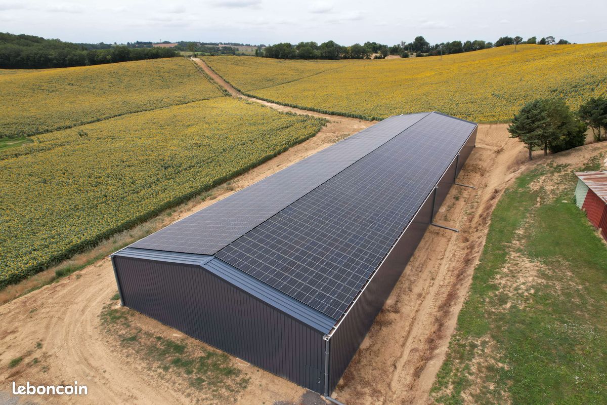 découvrez les avantages du hangar photovoltaïque autofinancé : une solution innovante et économique pour produire votre propre énergie tout en valorisant vos espaces. optez pour une installation durable qui réduit vos coûts d'exploitation et protège l'environnement.