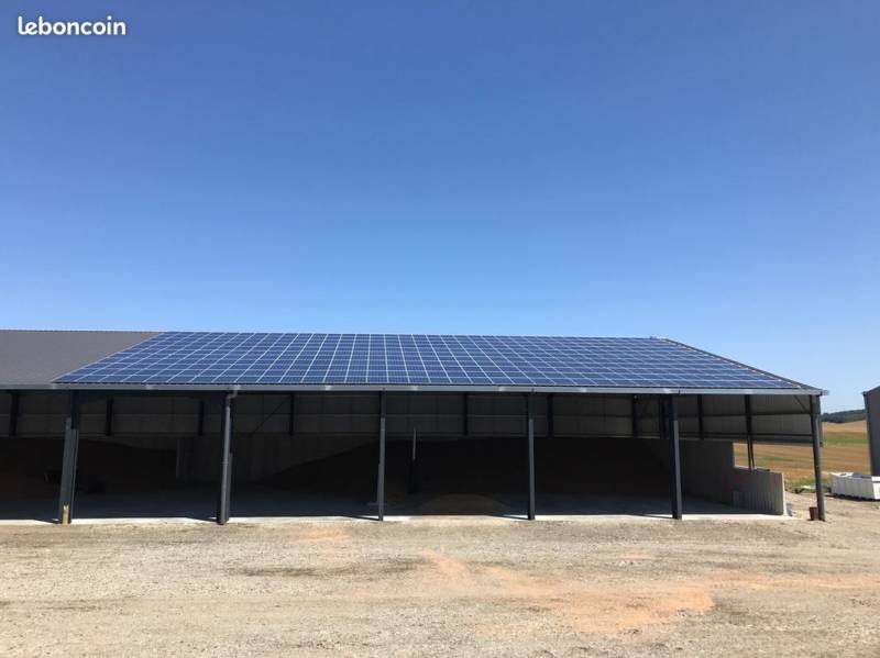 découvrez notre hangar photovoltaïque écologique, une solution innovante et durable pour optimiser l'utilisation de l'espace tout en produisant une énergie propre et renouvelable. idéal pour les entreprises soucieuses de leur empreinte carbone, ce hangar allie performance et respect de l'environnement.