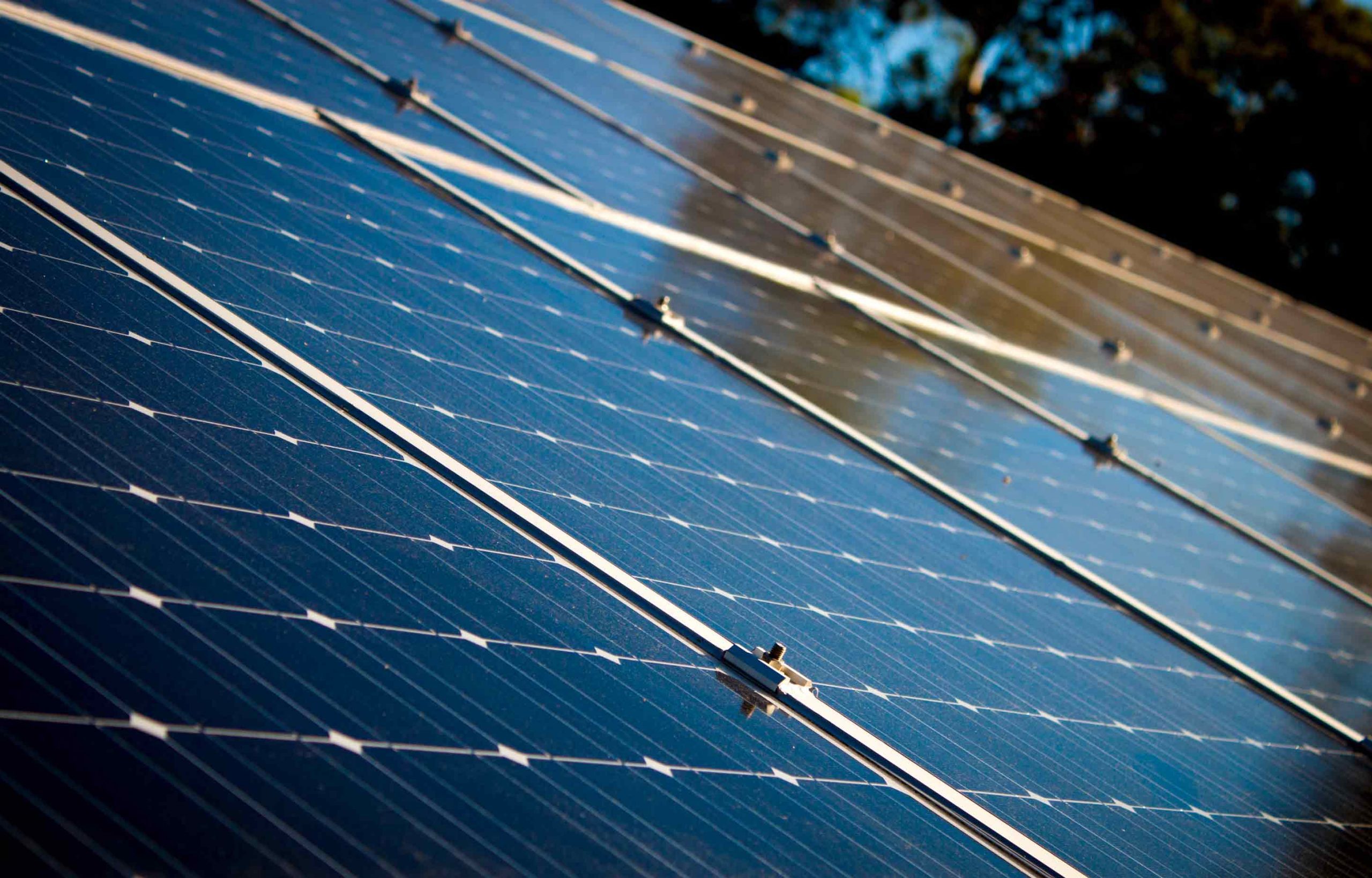 découvrez tout ce qu'il faut savoir sur les hangars photovoltaïques : de l'installation à l'analyse des coûts, en passant par la rentabilité. optimisez votre investissement et profitez d'une source d'énergie renouvelable tout en augmentant la valeur de votre propriété.