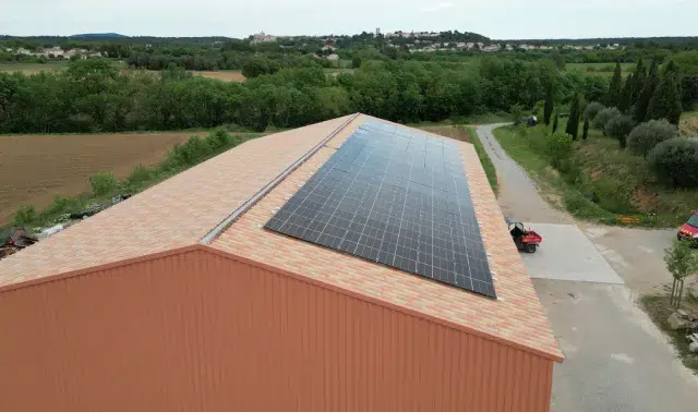 découvrez tout sur le hangar photovoltaïque : son installation, les coûts associés et la rentabilité à long terme. optimisez votre espace tout en réduisant votre empreinte carbone et en générant des économies sur votre facture énergétique.