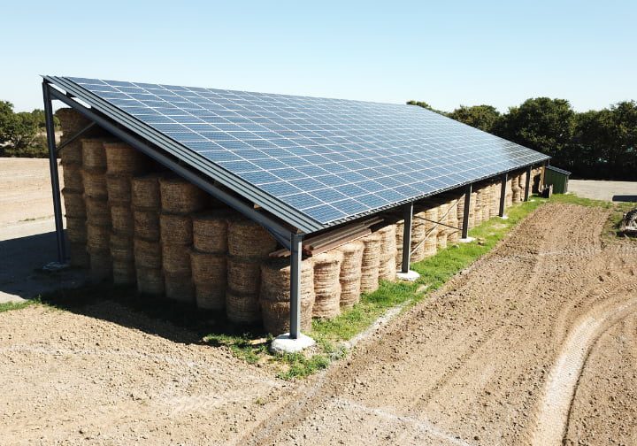découvrez notre hangar solaire, une solution innovante et écologique pour protéger vos équipements tout en générant de l'énergie propre. optimisez vos espaces extérieurs avec un abri durable et respectueux de l'environnement.