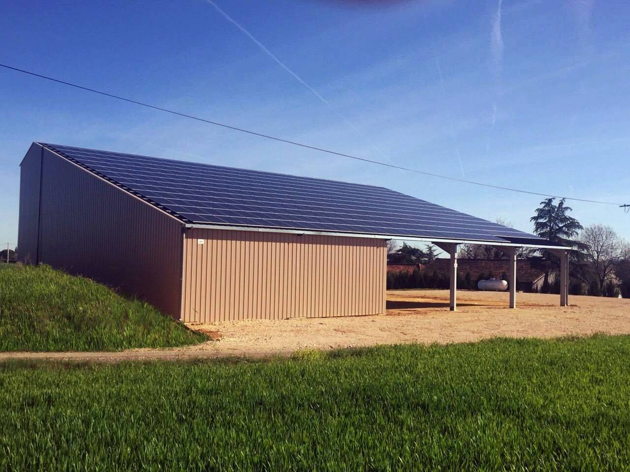découvrez les avantages des hangars agricoles photovoltaïques, une solution innovante alliant amélioration de l'espace de stockage et production d'énergie renouvelable. optez pour une agriculture durable tout en réduisant vos coûts énergétiques.
