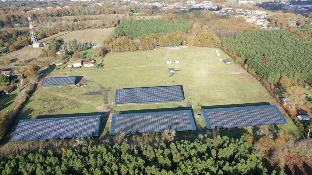 découvrez comment les hangars agricoles photovoltaïques transforment le paysage rural en alliant innovation et durabilité. explorez les avantages écologiques et économiques de ces structures qui permettent aux agriculteurs de produire de l'énergie renouvelable tout en préservant l'esthétique des campagnes françaises.