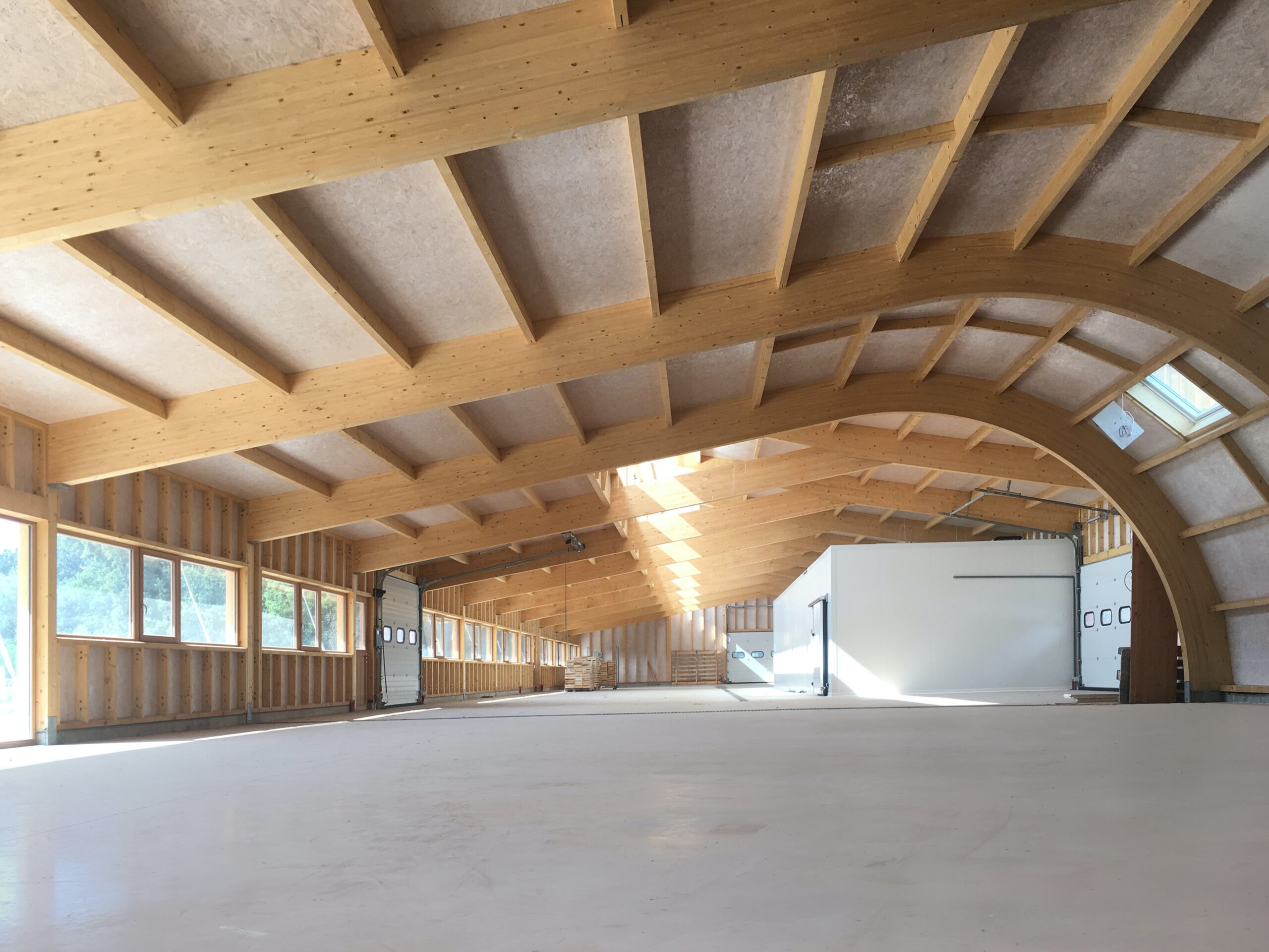 découvrez nos hangars en bois équipés de panneaux photovoltaïques, alliant durabilité et performance énergétique. idéaux pour les entreprises soucieuses de l'environnement, ces structures offrent une solution écologique et rentable pour vos besoins de stockage tout en réduisant votre empreinte carbone.