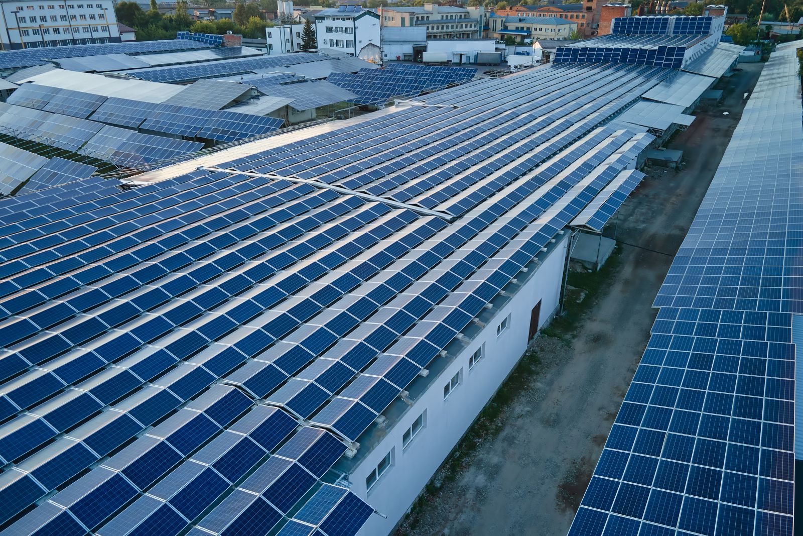 découvrez les avancées des hangars photovoltaïques en 2025, une solution innovante alliant espace de stockage et production d'énergie renouvelable. profitez d'installations durables pour optimiser votre consommation énergétique tout en respectant l'environnement.