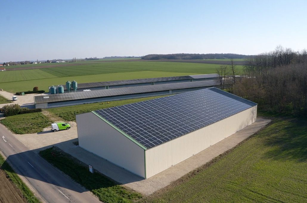 découvrez l'impact environnemental et économique des hangars photovoltaïques. analyse des avantages de l'énergie solaire sur les bâtiments agricoles et industriels pour une transition énergétique réussie.